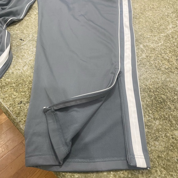 Men’s Basketball warm up suit. No tags, but never worn. - Picture 5 of 7